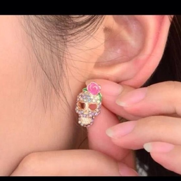 Betsey Johnson Jewelry - NWOT Betsey Johnson Skull 💀 Earrings